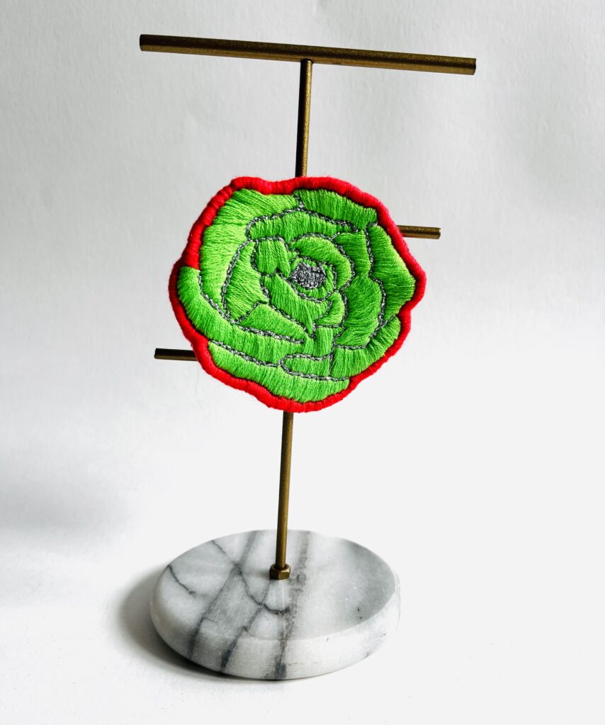 Broche fleur "Rose" fluo et vert fluo Greenfinity upcycling