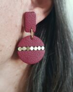 Boucles d'oreille asymétrique ESVA en cuir upcyclé grenat